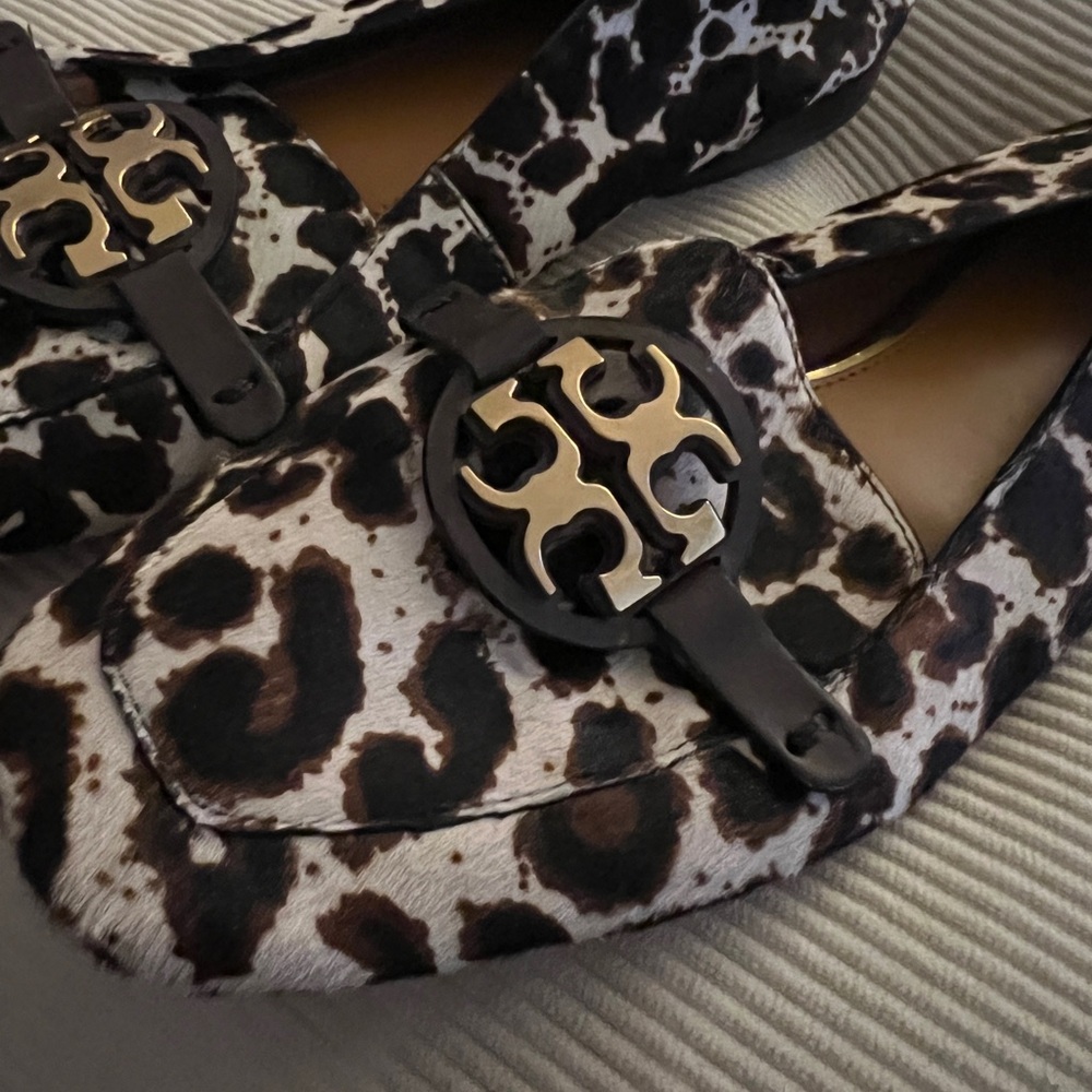 Tory Burch Animal Print Loafers with Black Accents 5.5 calf hair leather - Picture 3 of 7